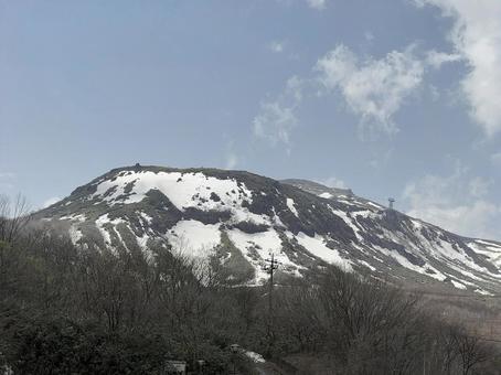 残雪の茶臼岳 残雪の茶臼岳 茶臼岳,那須,那須岳の写真素材
