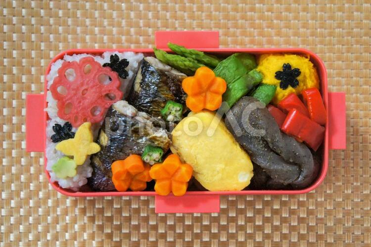 お弁当＿サンマ塩焼き弁当＿08 お弁当,サンマ塩焼き,おべんとうの写真素材