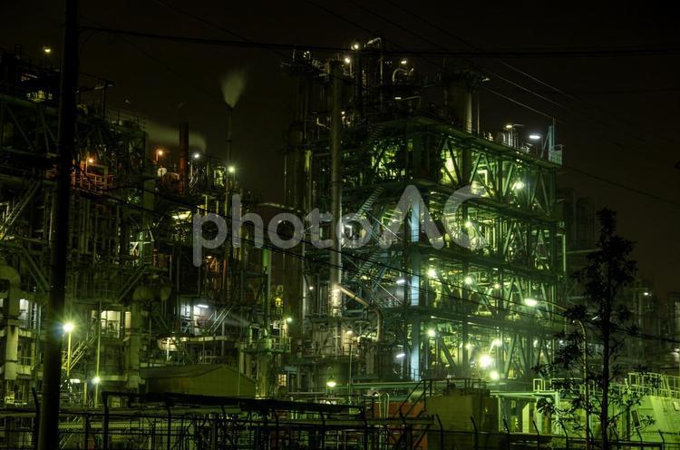 ライトアップされた産業プラントの夜景 工場夜景,工場,産業の写真素材