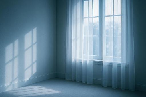 朝の光差し込む白いカーテンの写真