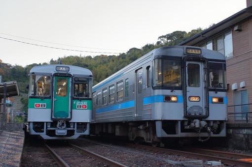 キハ1000形と1200形リニューアル車の写真