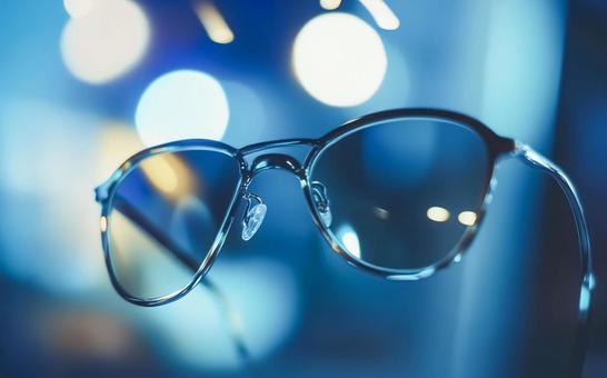 陳列ディスプレイされているメガネの写真