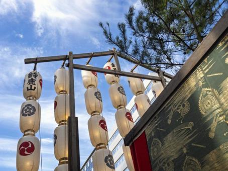 青空に映える祇園祭・鈴鹿山の提灯 青空に映える祇園祭・鈴鹿山の提灯 祇園祭,京都,後祭の写真素材