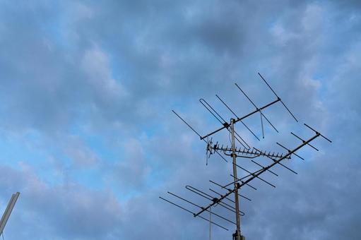 空とアンテナ 空,雲,風景の写真素材