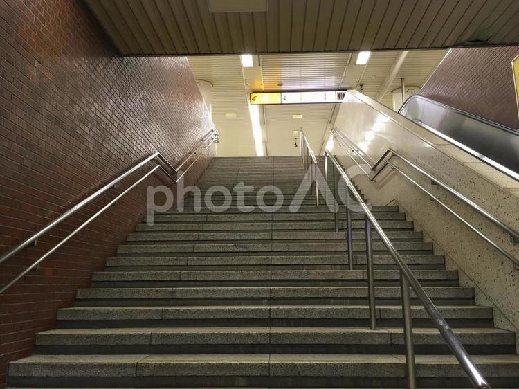 地下鉄の階段 地下鉄,階段,地下鉄道の写真素材