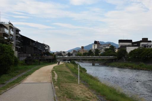 夏の京都鴨川 夏の京都鴨川 京都,鴨川,夏の写真素材