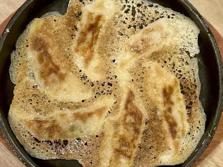 鉄鍋餃子 鉄鍋餃子の写真