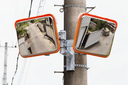 Convex mirror on utility pole 02, JPG Convex mirror on utility pole 02, JPG