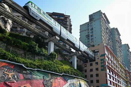 重慶・李子垻駅  重慶,李子垻駅,モノレールの写真素材