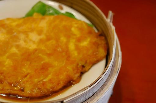 中華料理店のカニ玉の写真