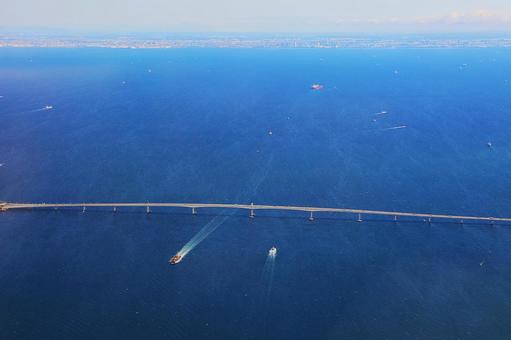 １０月中旬の上空からの東京湾アクアライン 東京湾アクアライン,橋,東京湾の写真素材