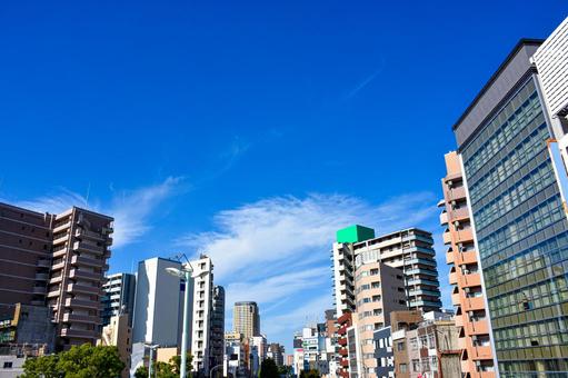 夏の青空と神戸の街並み 夏の青空と神戸の街並み ビル,街並み,オフィスの写真素材