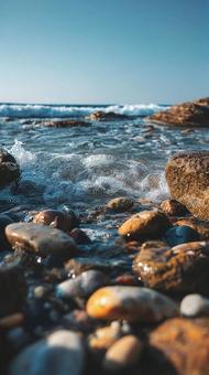 岩に砕ける波と泡の風景 岩に砕ける波と泡の風景の写真