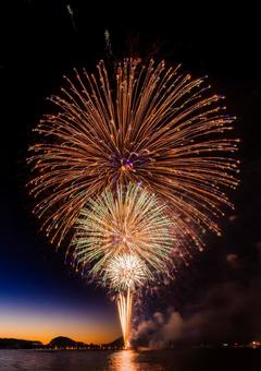 打ち上げ花火イメージ 打ち上げ花火イメージの写真