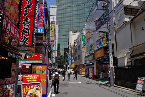 秋葉原2025夏　ジャンク通り方向へ 秋葉原,電気街,看板の写真素材