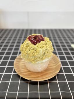 ピスタチオとミックスベリーのかき氷 ピスタチオとミックスベリーのかき氷 かき氷,冷菓,夏の写真素材