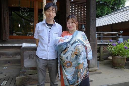 Parents and baby (male) visiting the palace 31 days, shrine visit, first visit to shrine, early palace, JPG