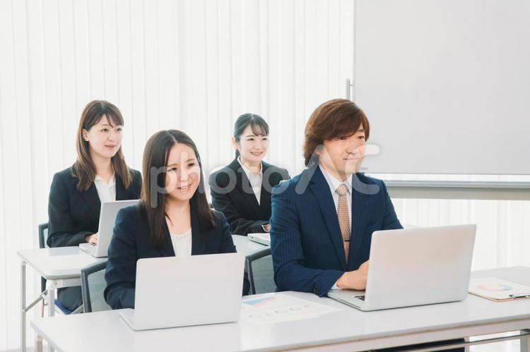 セミナー・説明会・勉強会（笑顔） セミナー,説明会,勉強会の写真素材