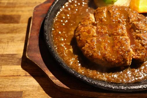 池袋のハンバーグ店の鉄板ハンバーグ ハンバーグ,鉄板,出来立ての写真素材