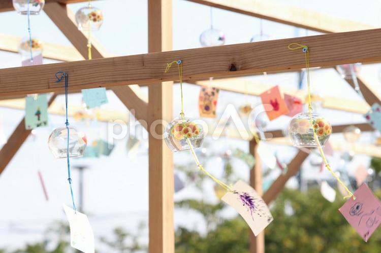 風になびく風鈴 風鈴,ガラス風鈴,風物詩の写真素材