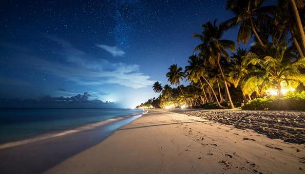 南国のビーチの夜景 南国のビーチの夜景の写真
