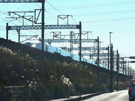 新幹線上り列車が走る 新幹線上り列車が走るの写真