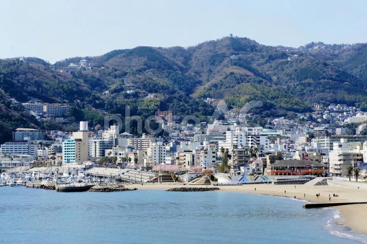 静岡県・熱海の景観 熱海,温泉,砂浜の写真素材
