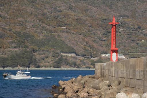 愛媛県 伊予三崎港井野浦第一防波堤灯台 愛媛県 伊予三崎港井野浦第一防波堤灯台 防波堤,灯台,防波堤灯台の写真素材