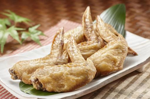 手羽先唐揚げ 塩味 手羽先唐揚げ 塩味 鶏の手羽先,から揚げ,手羽先の写真素材
