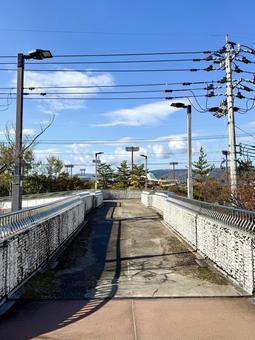 秋の昼間　福井少年運動公園　歩道橋から 歩道橋,眺め,俯瞰の写真素材