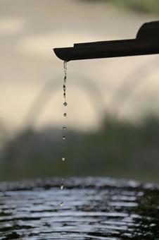かけひ かけひ 水滴,和,和風の写真素材