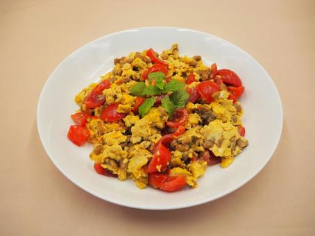 手作り・納豆とミニトマトの卵炒め 納豆,ミニトマト,卵炒めの写真素材