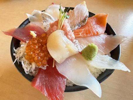 海鮮丼 海鮮丼,海鮮どんぶり,海鮮の写真素材
