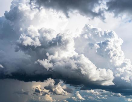 嵐の前の積乱雲 嵐の前の積乱雲の写真