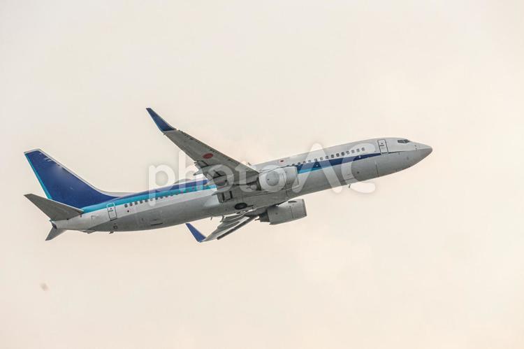 九州の空、暮色のドラマ 飛行機,航空機,旅客機の写真素材