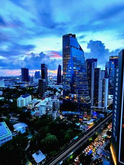 日が沈むの町 バンコクの町,町,日が沈むの写真素材