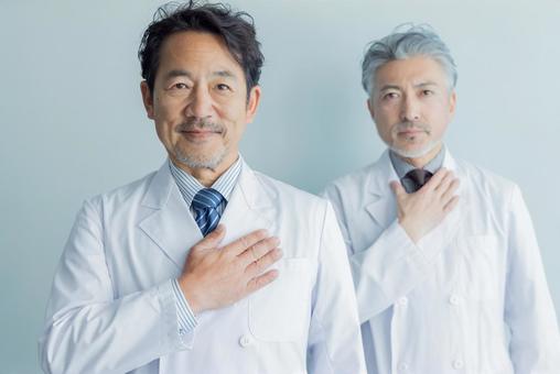 白衣を着たミドルエイジ男性 白衣を着たミドルエイジ男性 医師,医者,医療の写真素材