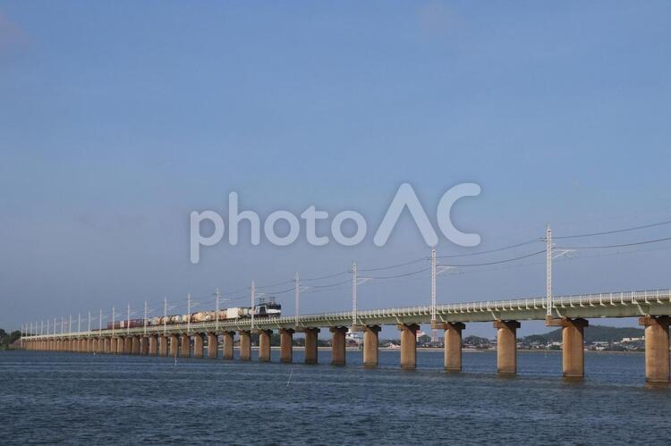 茨城県JR鹿島線　北浦橋梁（鹿嶋市と潮来市） 北浦橋梁,北浦,jr鹿島線の写真素材