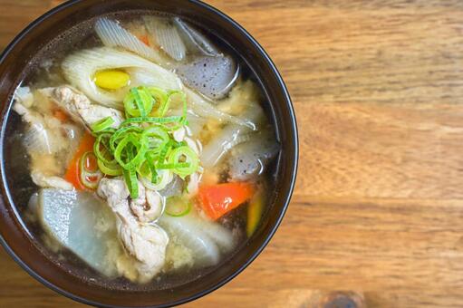 具だくさん豚汁 豚汁,味噌汁,和食の写真素材