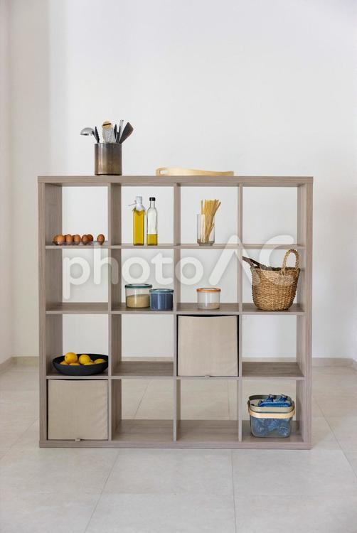 食べ物とオリーブオイルと調理器具など 調理器具,パスタ,食べ物の写真素材