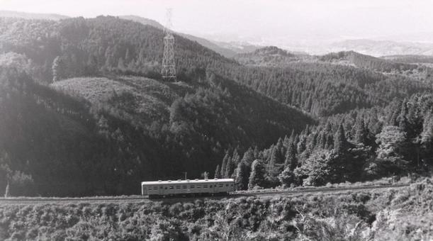 肥薩線 / 矢岳越えを行くキハ52形 肥薩線 / 矢岳越えを行くキハ52形の写真