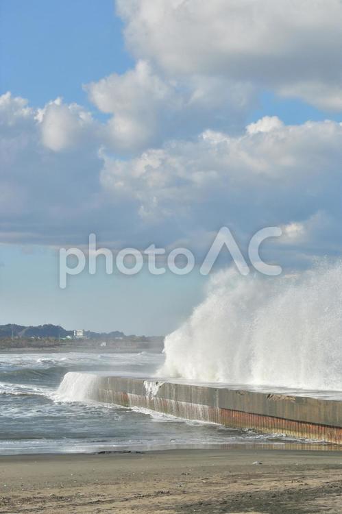 防波堤に打ち付ける波 防波堤,波,荒天の写真素材