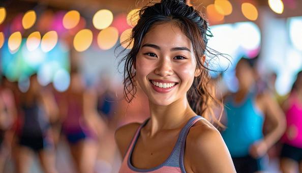 楽しく踊る日本人ダンサー女性 楽しく踊る日本人ダンサー女性の写真