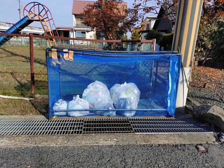 手作りゴミステーション ゴミ出し,イメージ,生活ゴミの写真素材