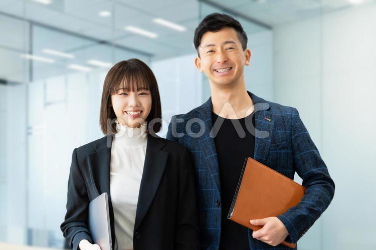 男女2人のビジネスチームワークイメージ 男性,女性,男女の写真素材