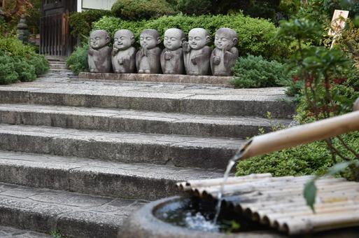 お地蔵さま お地蔵さま,石仏,愛くるしいの写真素材