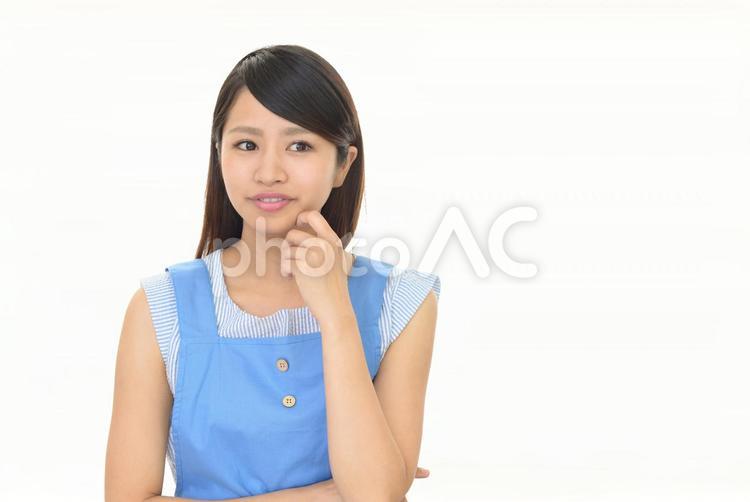 エプロンを着た笑顔の女性 女性,女,主婦の写真素材