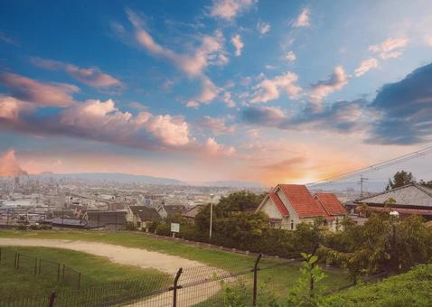 高台から眺める夕暮れ 高台から眺める夕暮れ 秋,夕焼け,空の写真素材