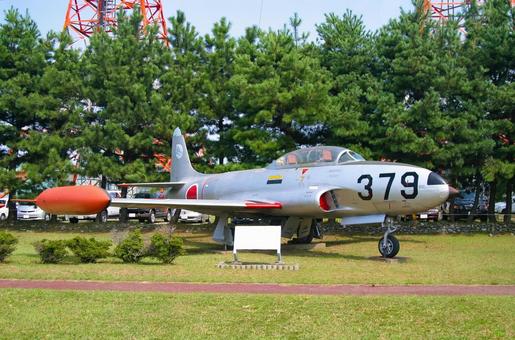 用途廃止展示の航空自衛隊練習機T-33A 用途廃止展示の航空自衛隊練習機T-33Aの写真