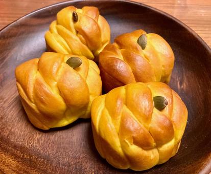 かぼちゃあんぱん かぼちゃあんぱん かぼちゃパン,かぼちゃあんぱん,手作りパンの写真素材
